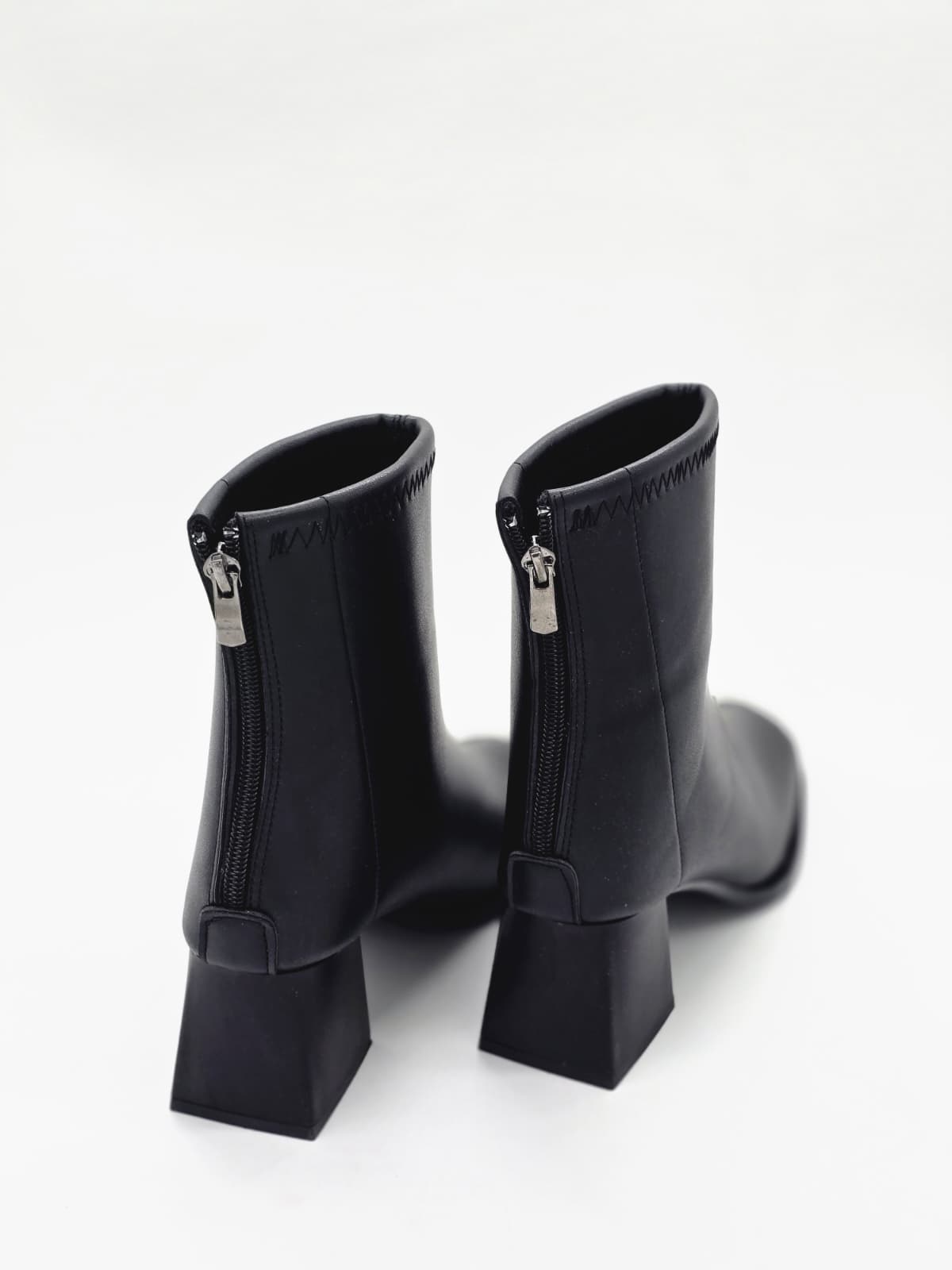 Küt Burun Topuklu Bot Siyah - Görsel 5