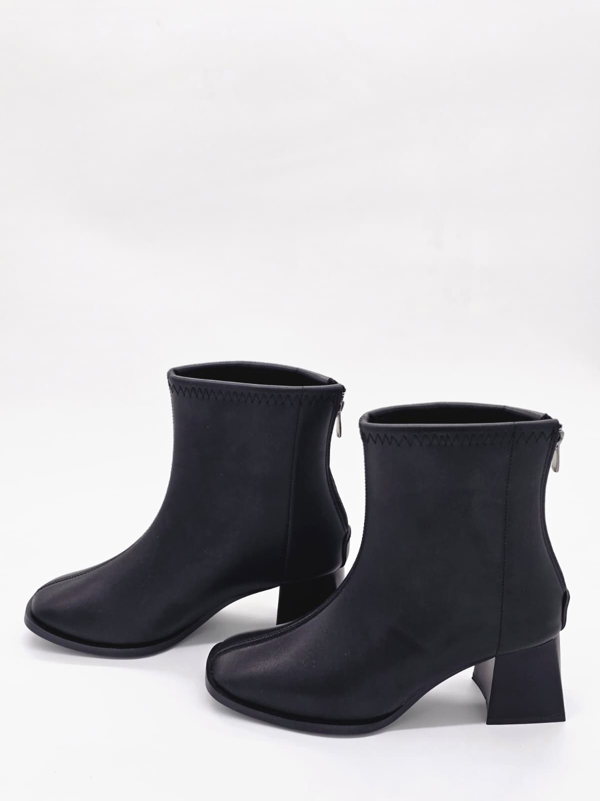 Küt Burun Topuklu Bot Siyah - Görsel 4
