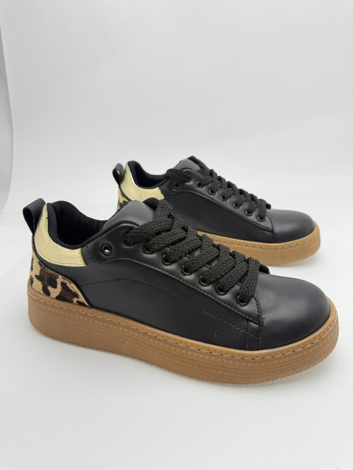 Leopar Detaylı Siyah Sneaker