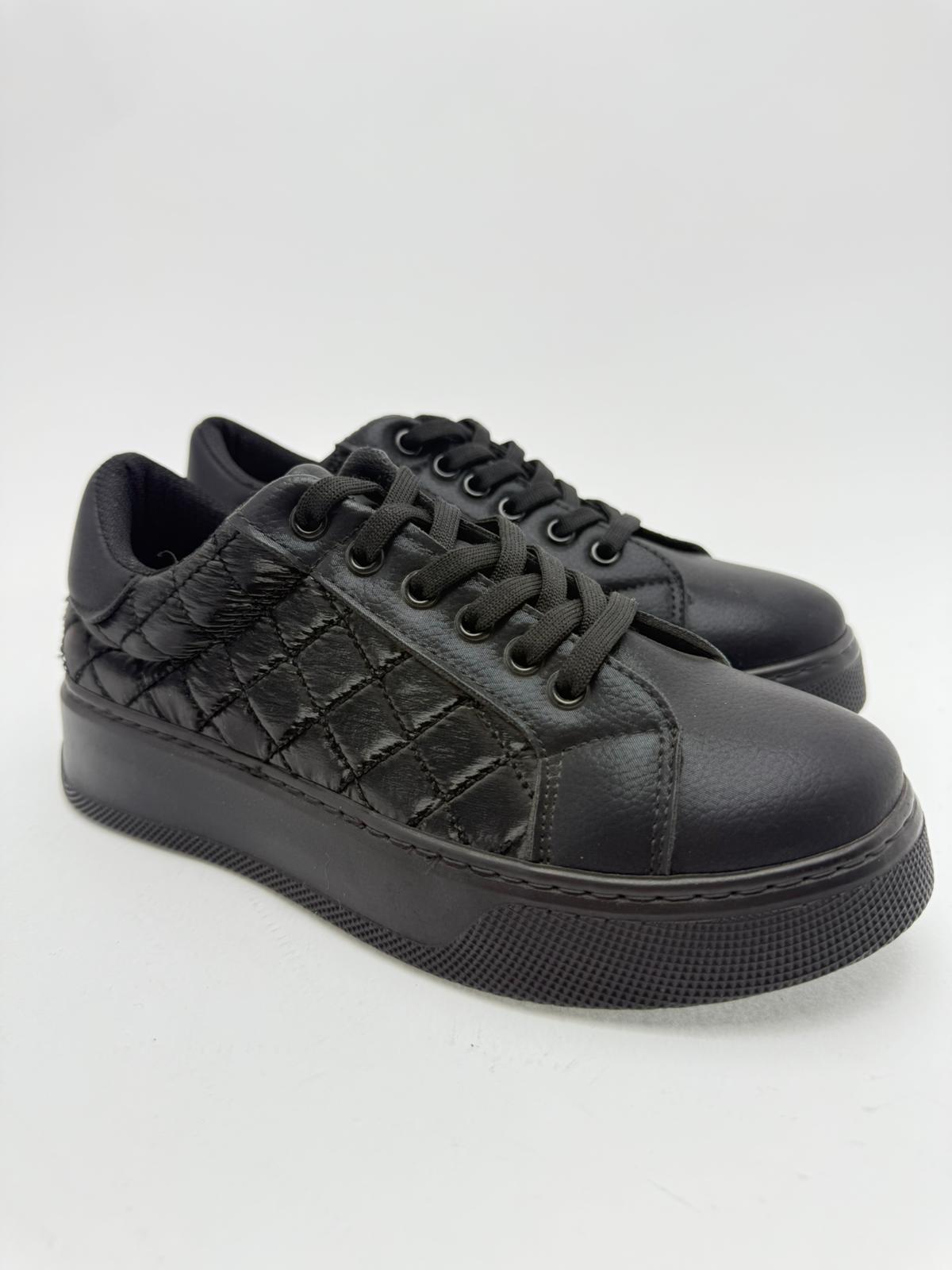 Kapitone Sneaker Mat Siyah