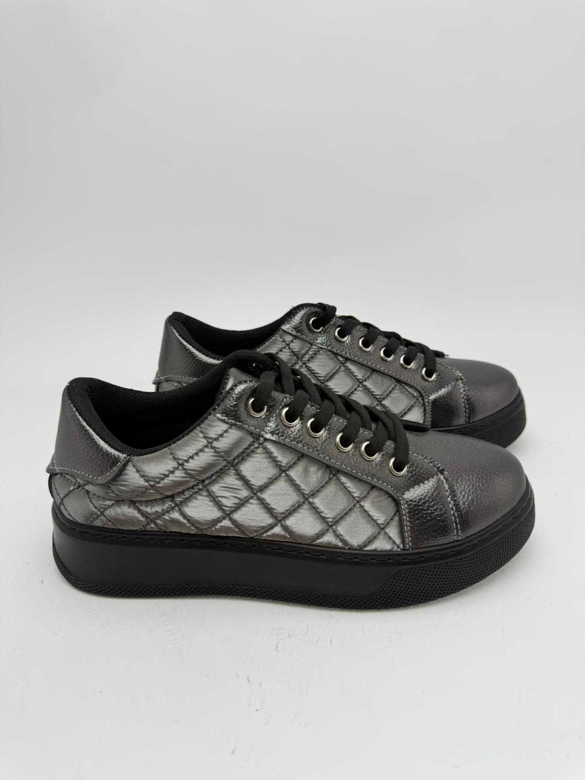 Kapitone Sneaker Metalik Siyah - Görsel 4