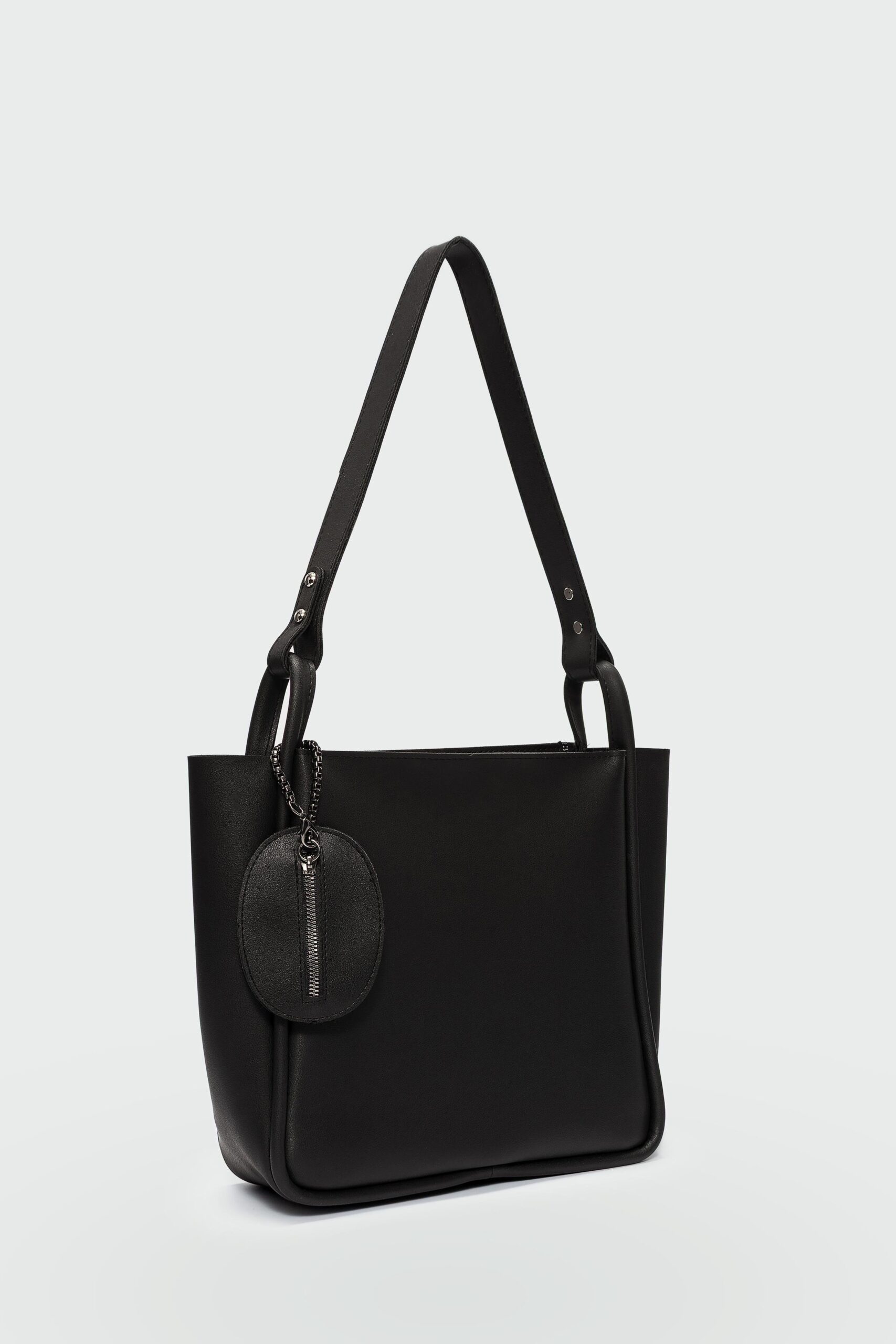 Chira Charmlı Omuz Çantası Siyah - Görsel 7