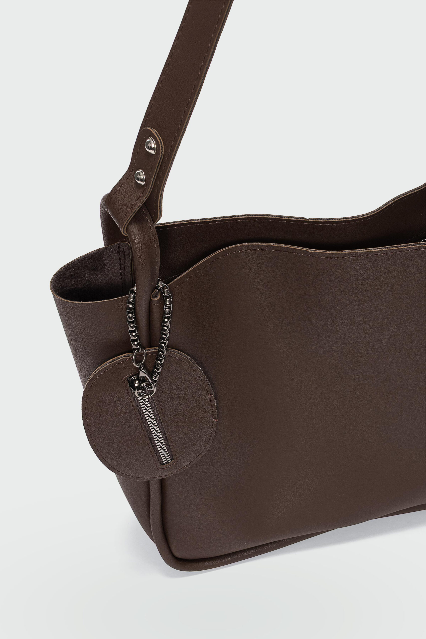 Chira Charmlı Omuz Çantası Kahverengi - Görsel 7