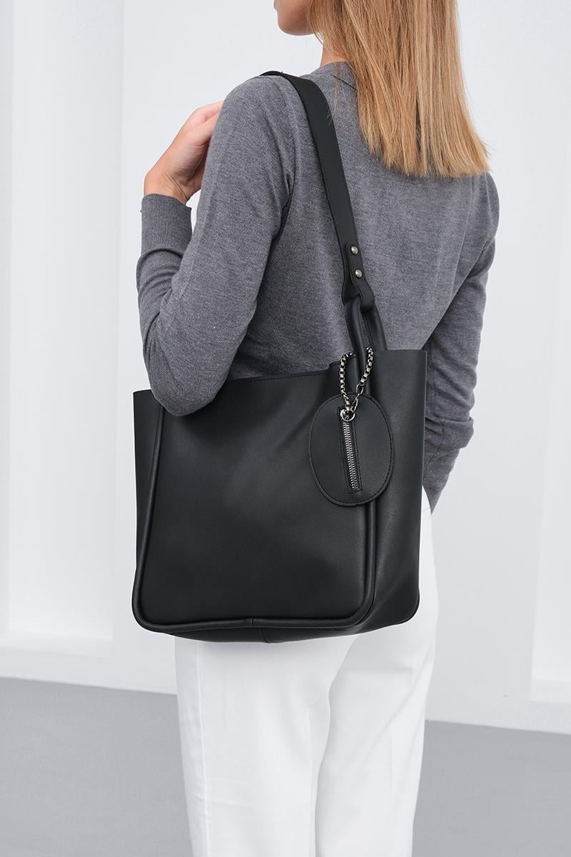 Chira Charmlı Omuz Çantası Siyah - Görsel 4