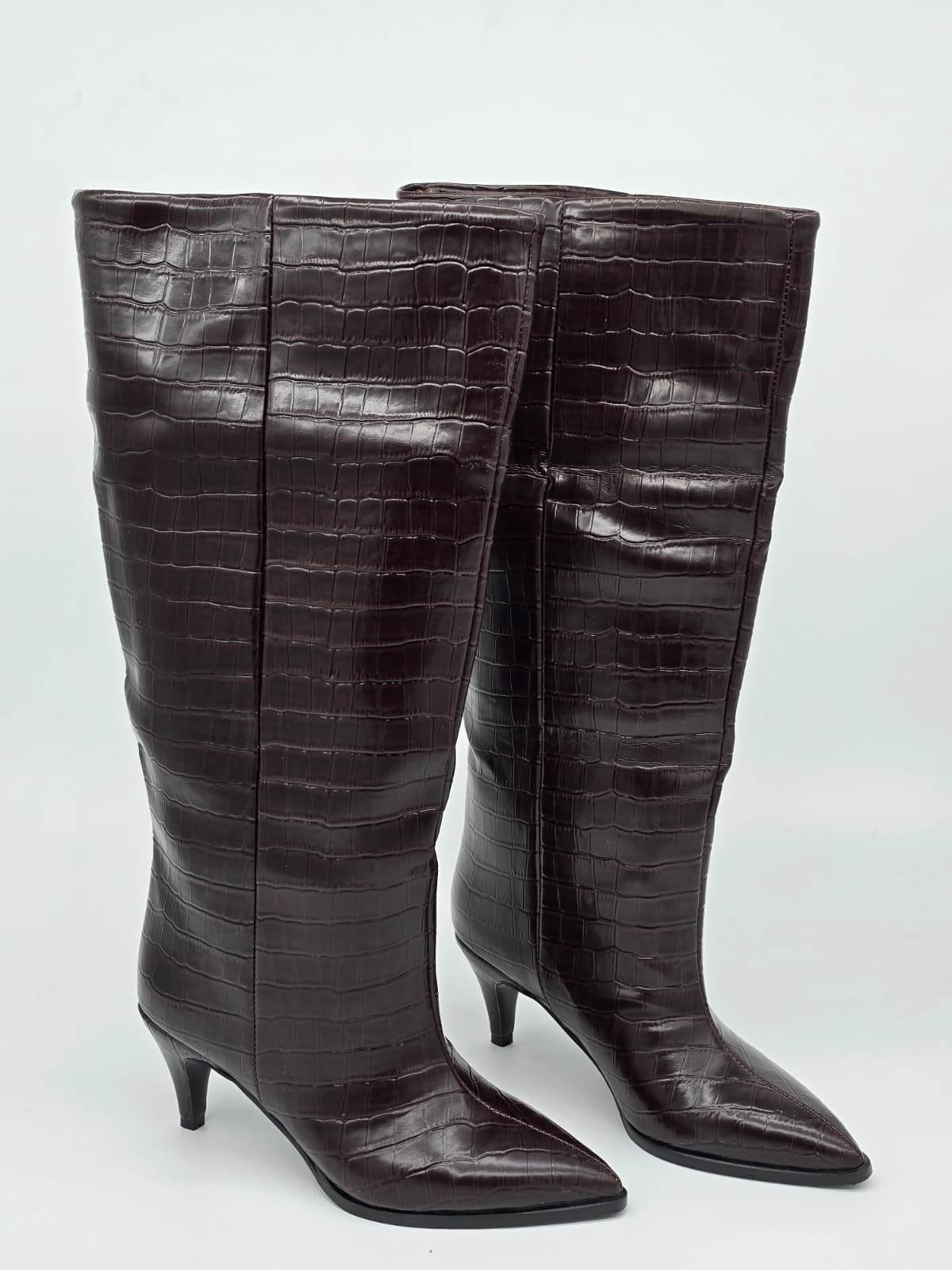 Krokodil Desen İnce Topuk Diz Altı Çizme Kahverengi