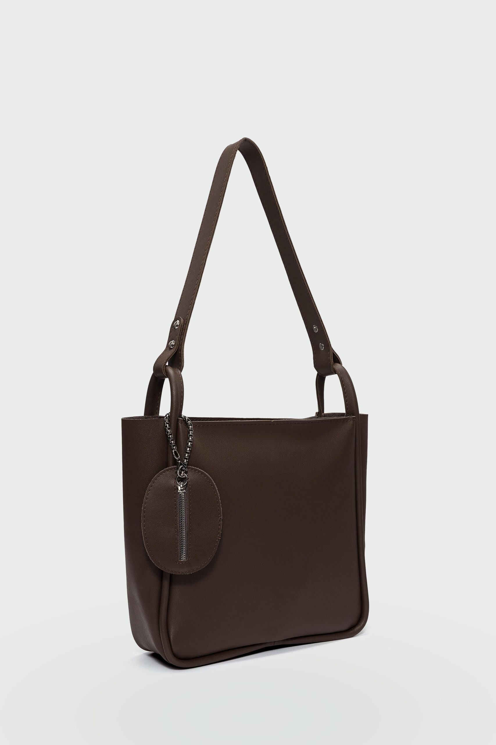 Chira Charmlı Omuz Çantası Kahverengi